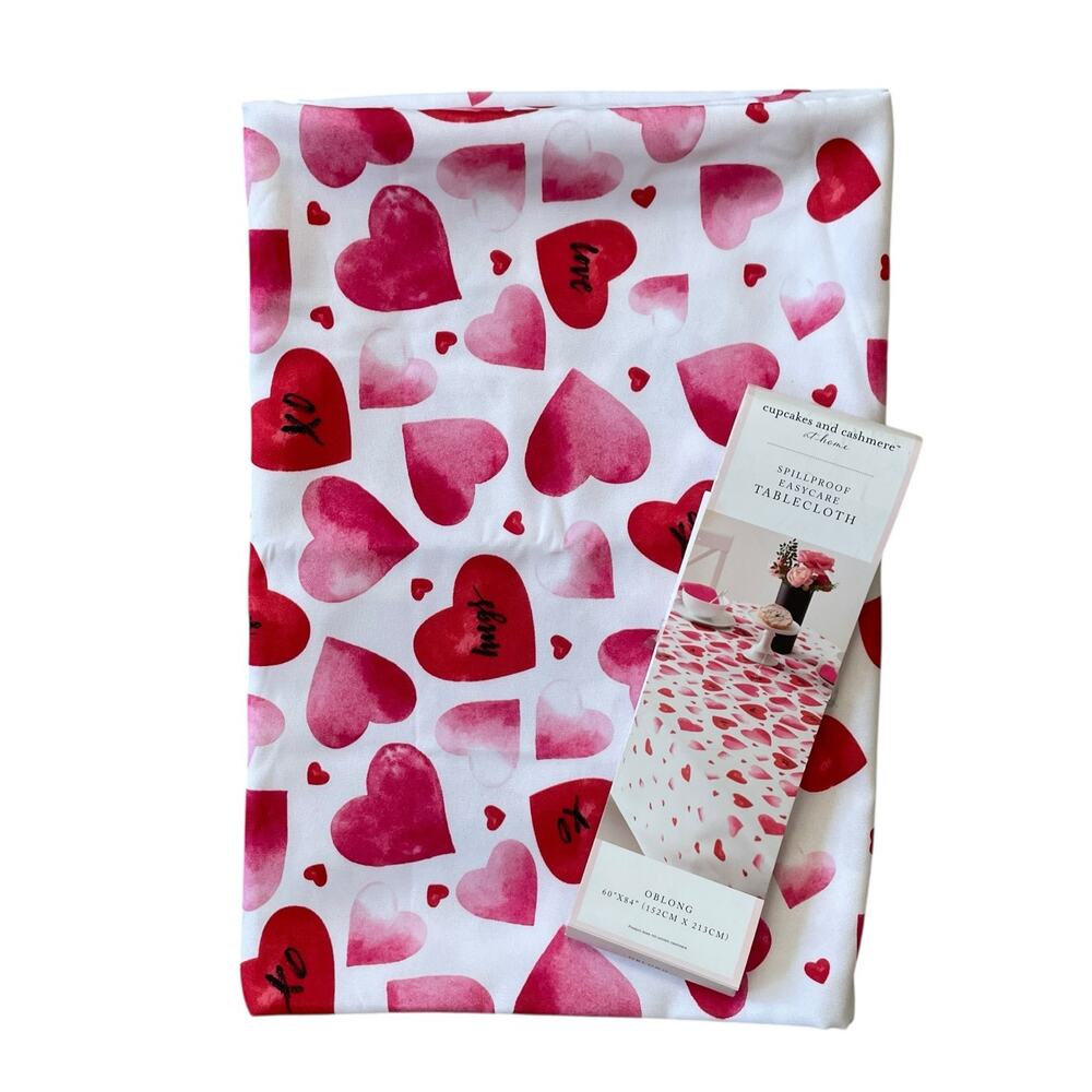 Cupcakes & Cashmere Valentine's Day Red & Pink Hearts Tablecloth 60x84 White NEW